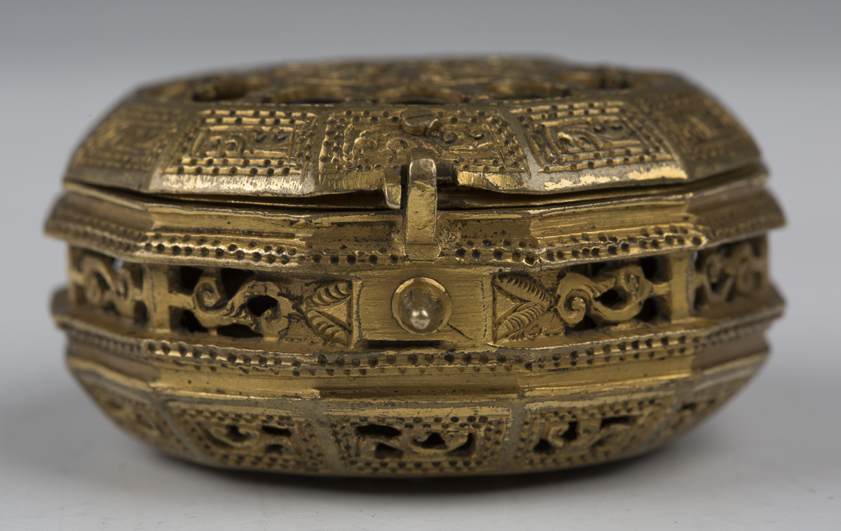 A rare late 16th/early 17th century German gilt brass pocket watch case, probably Augsburg or - Image 3 of 8