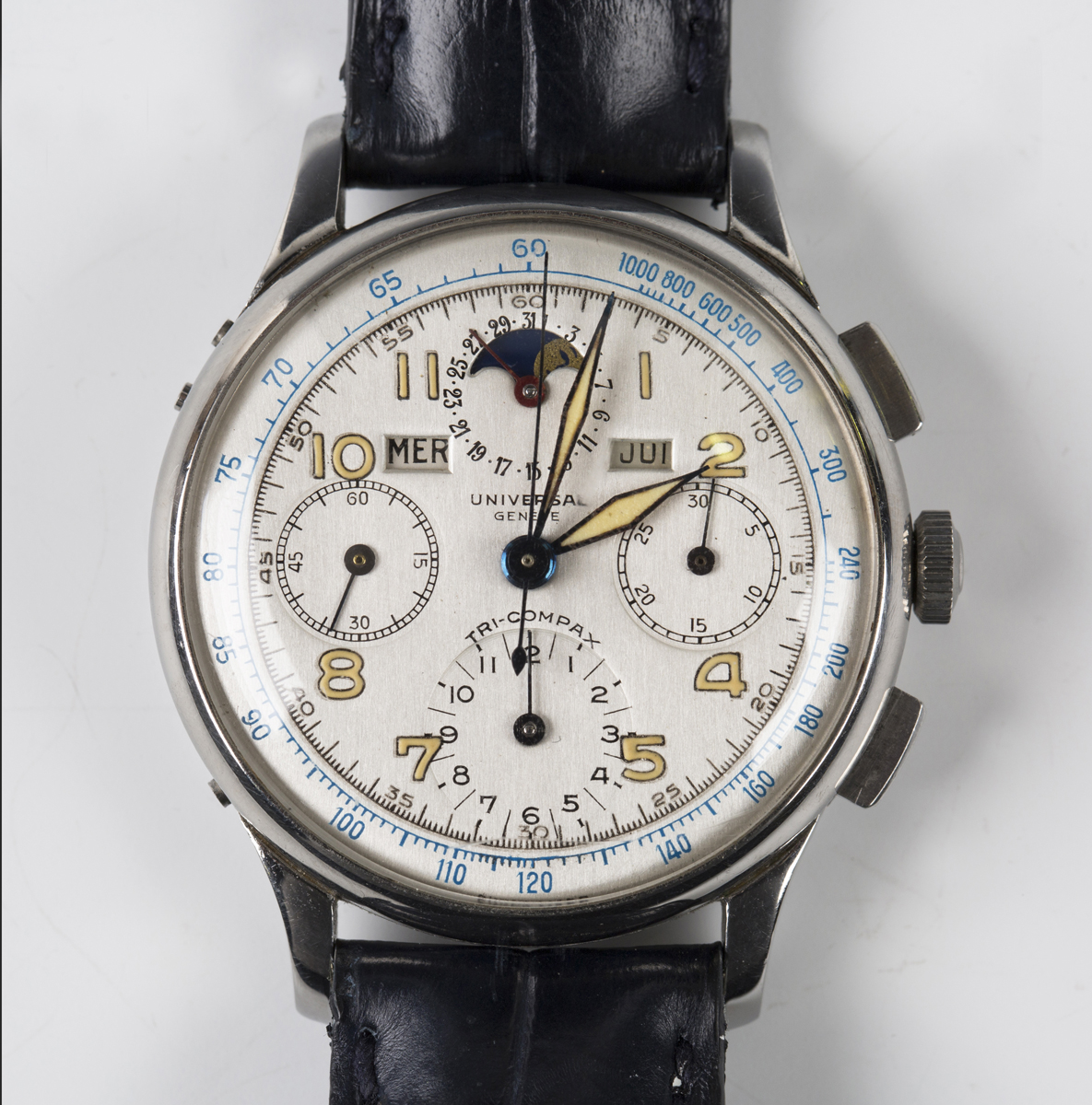 A Universal Genève Tri-Compax jumbo steel cased triple calendar moonphase chronograph wristwatch,