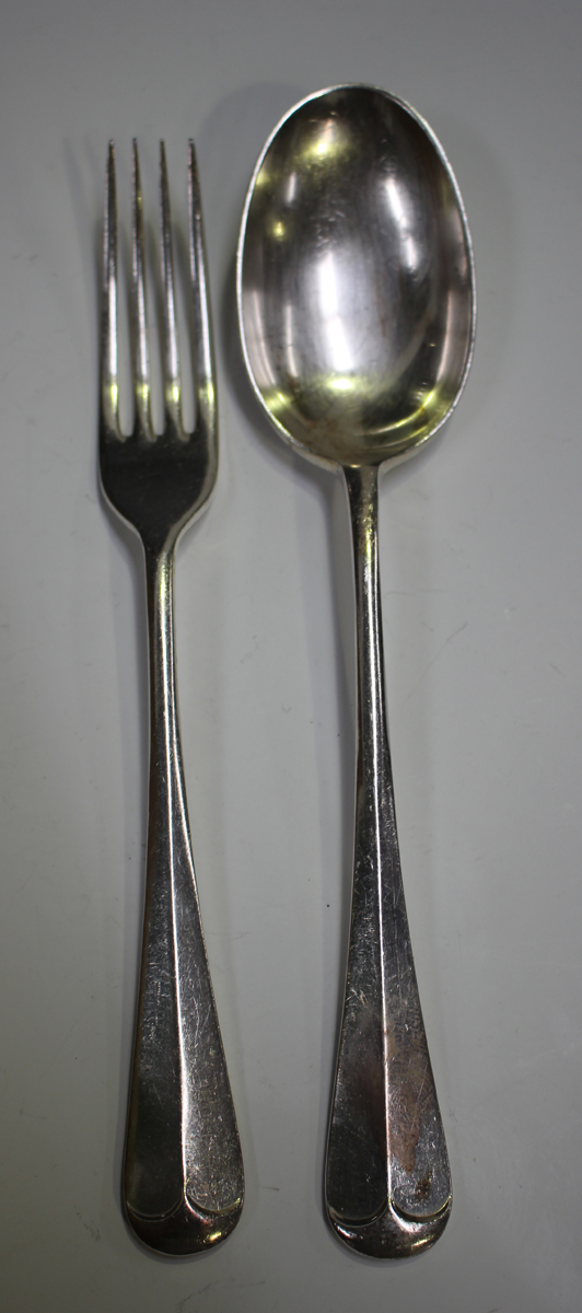 A part canteen of plated Rat Tail pattern cutlery, comprising twelve table knives and forks, four - Image 3 of 3