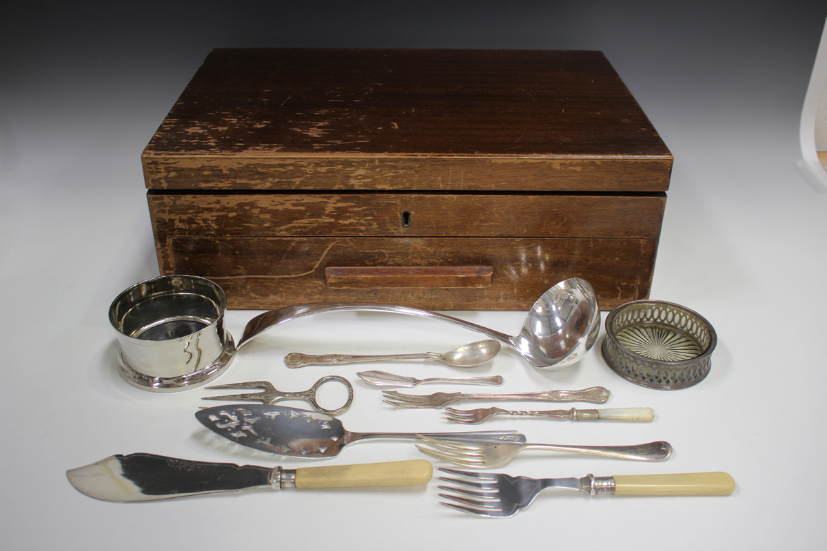 A part canteen of plated Rat Tail pattern cutlery, comprising twelve table knives and forks, four - Image 2 of 3