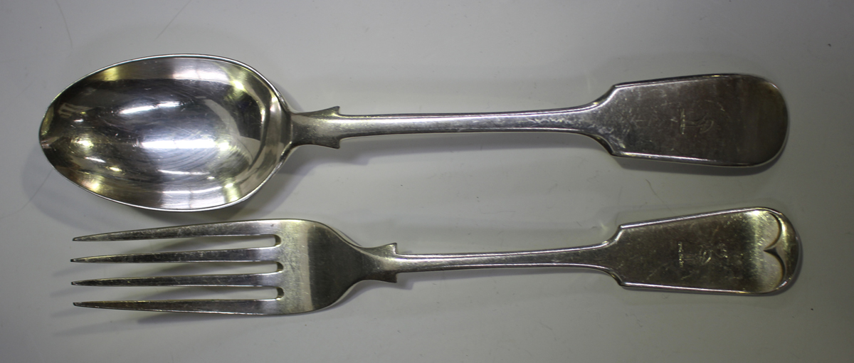 A part canteen of plated Fiddle pattern cutlery, comprising twelve table forks and spoons, twelve - Image 3 of 7