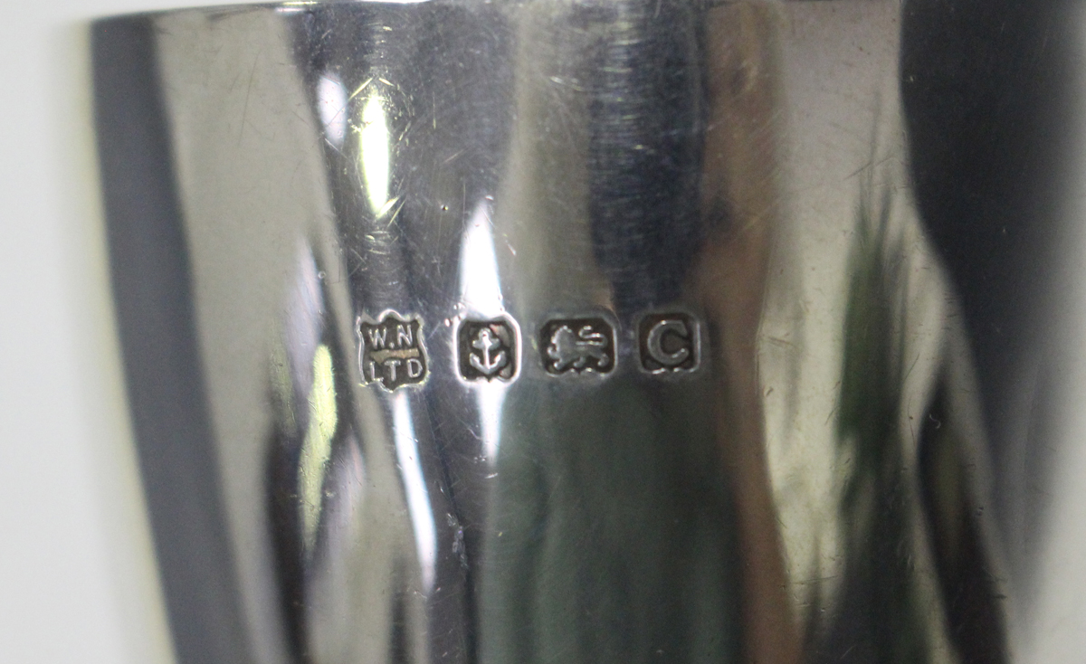 A George V silver goblet, the 'U' shaped body on a tapering knop stem, Birmingham 1927 by William - Image 3 of 3