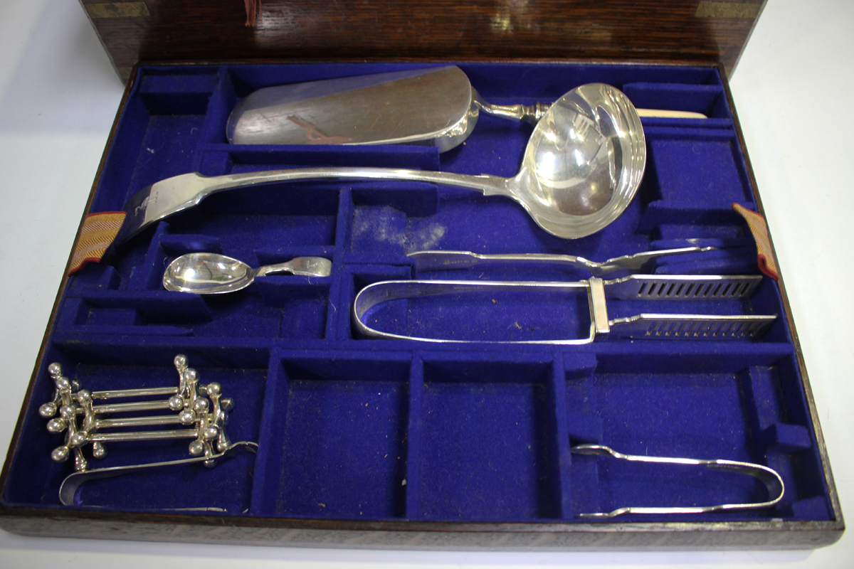 A part canteen of plated Fiddle pattern cutlery, comprising twelve table forks and spoons, twelve - Image 7 of 7