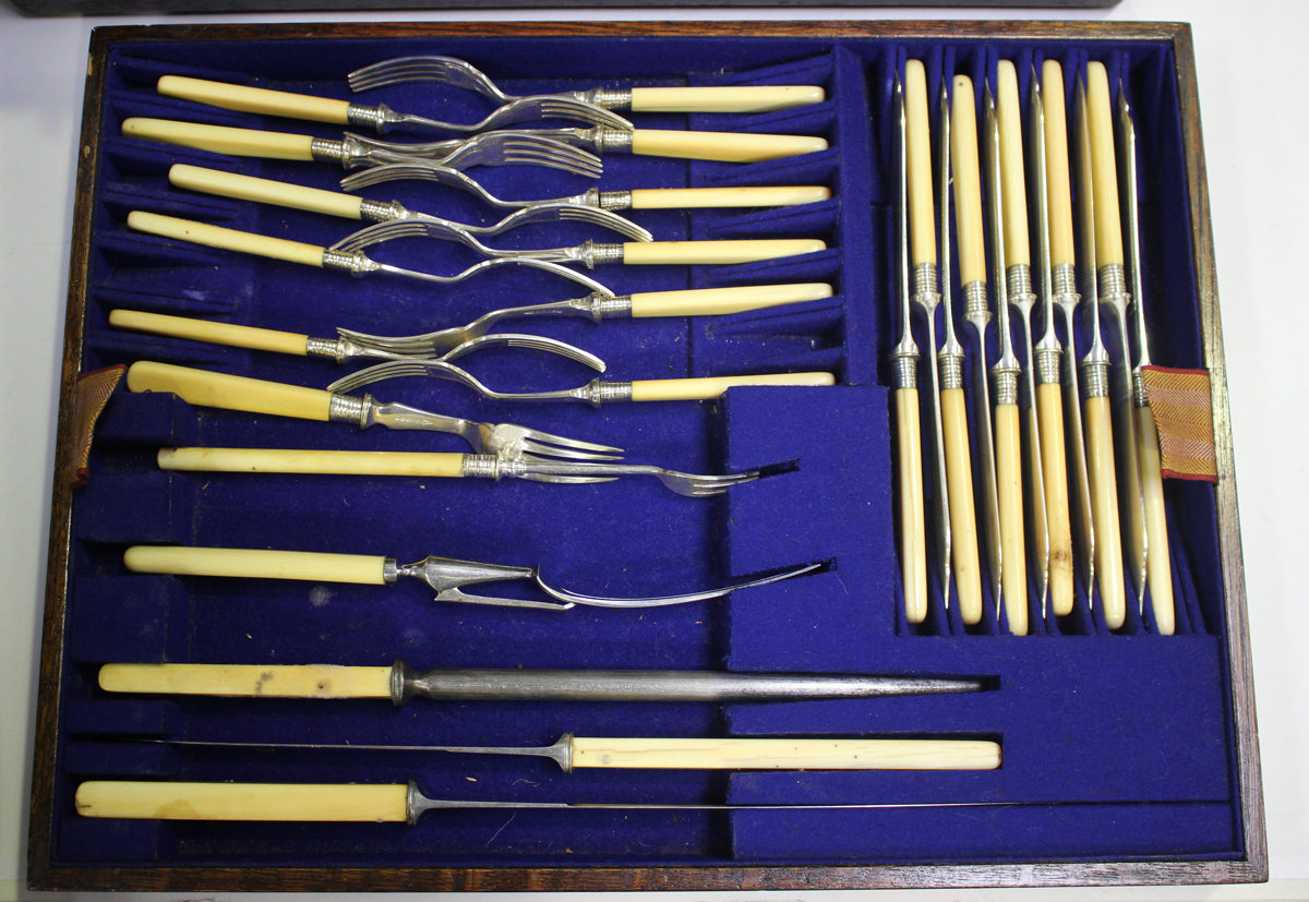 A part canteen of plated Fiddle pattern cutlery, comprising twelve table forks and spoons, twelve - Image 4 of 7