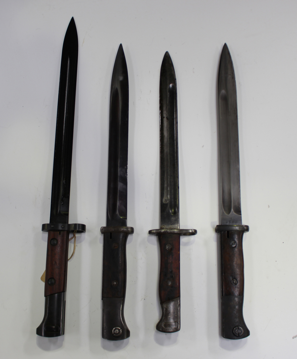 A group of four K98 Mauser bayonets, including a Siamese issue, blade length 25cm, a Czechoslovakian - Image 2 of 2