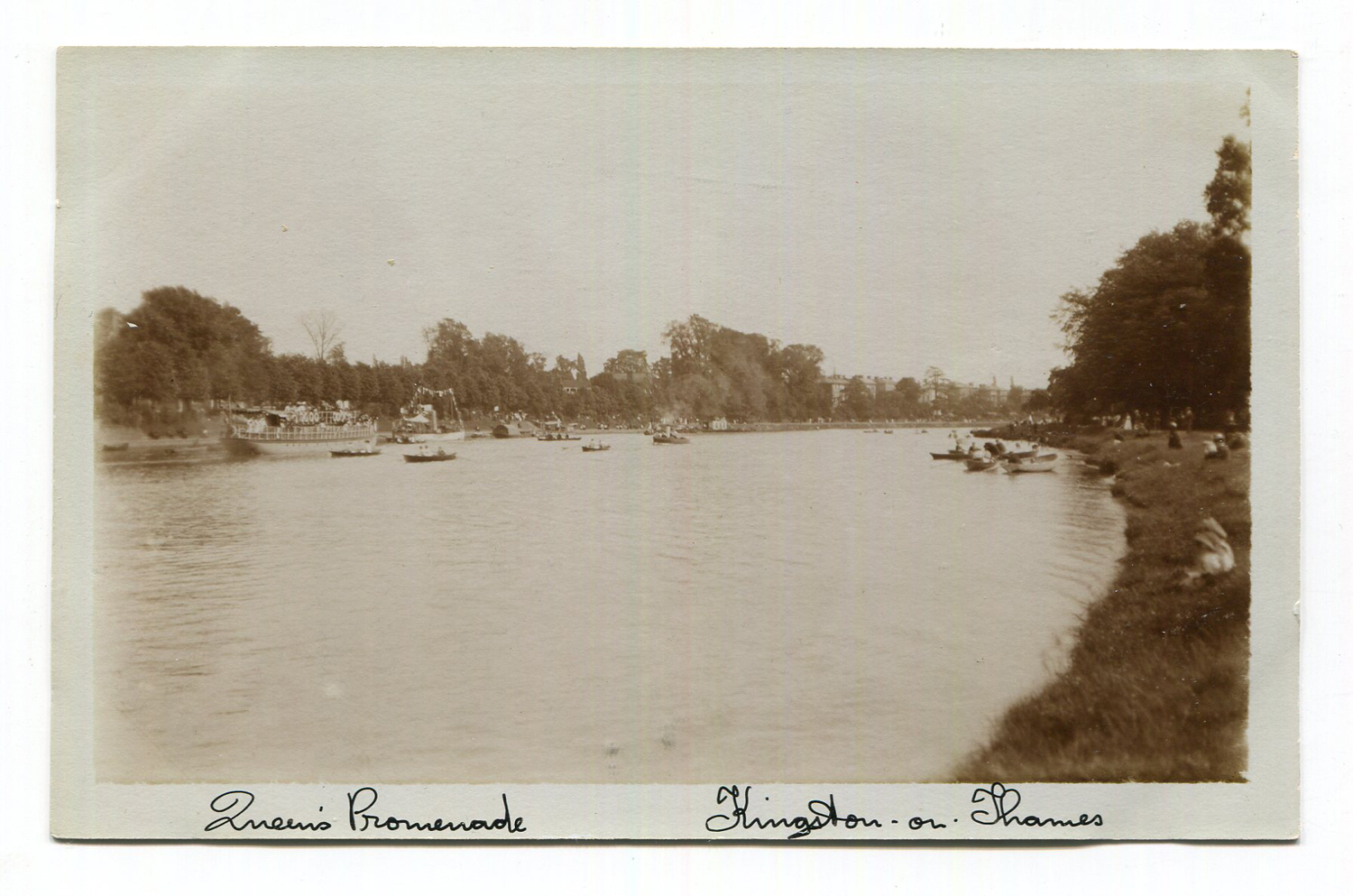 A collection of 17 photographic postcards of Richmond and Kingston on Thames, including postcards - Image 4 of 5