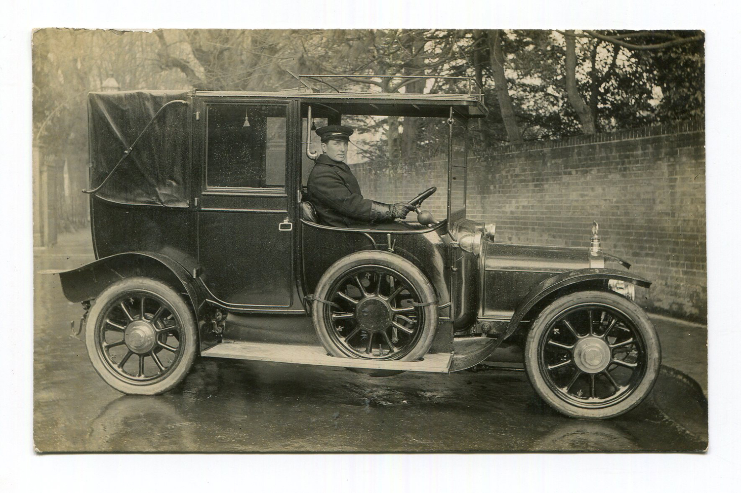 AUSTIN. A collection of 42 postcards and photographs of pre-1920 Austin motorcars, including two - Image 3 of 5