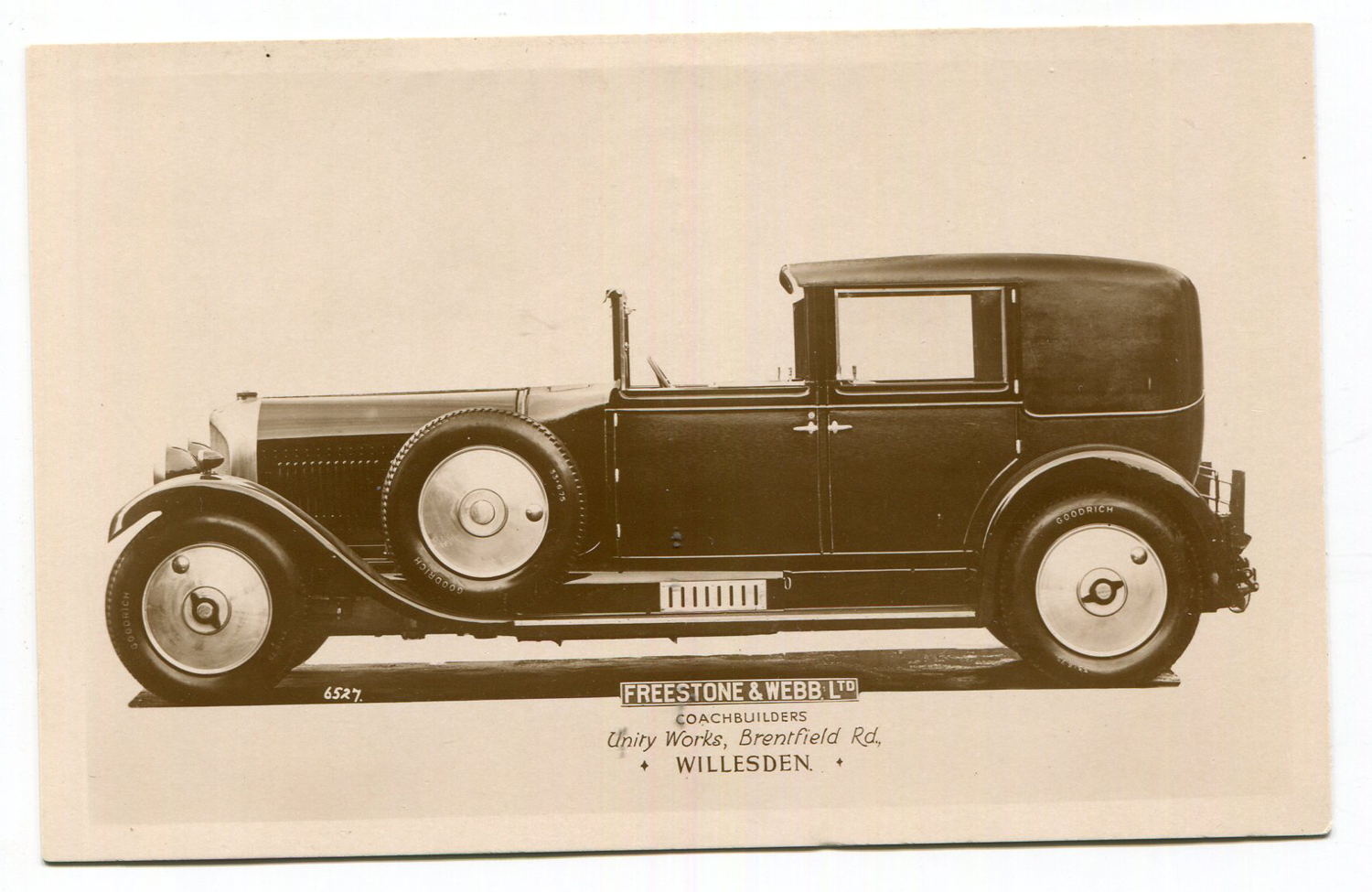 BENTLEY. A collection of 40 postcards and photographs of Bentley motorcars, including 3 - Image 5 of 5