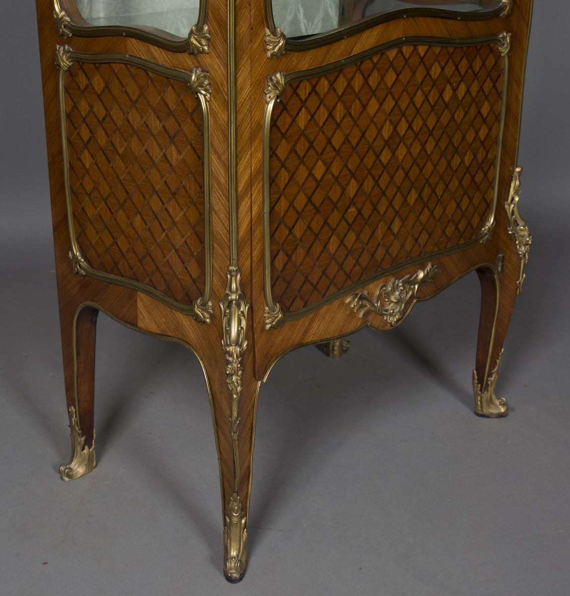 An early 20th century French kingwood and ormolu mounted vitrine, fitted with a glazed and parquetry - Image 8 of 9