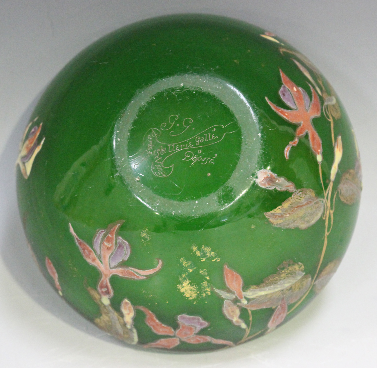 A Cristallerie de Gallé emerald green glass bowl, circa 1900, designed by Emile Gallé, decorated - Image 3 of 5