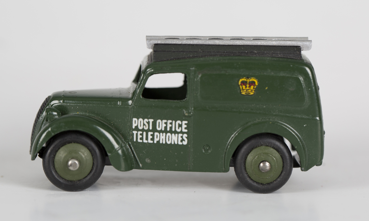 A Dinky Toys Gift Set No. 299 Post Office Services, comprising Royal Mail van, Post Office - Image 6 of 7
