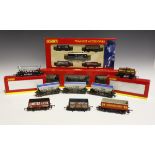 A collection of Hornby Railways and Hornby gauge OO items, including an R.6290 set of five