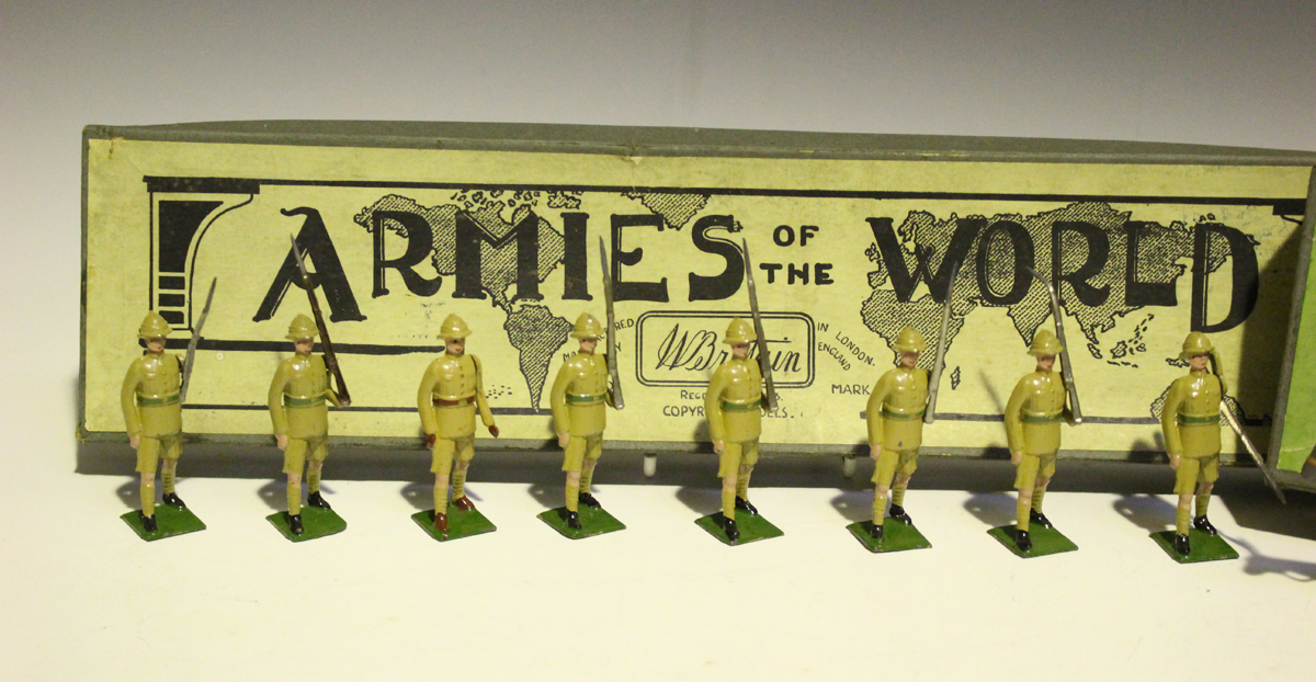 A Britains Armies of the World No. 1902 The Union of South Africa Defence Forces (Infantry) and a - Image 3 of 3