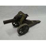 A 1920's German Bing tinplate and diecast field gun 8" long
