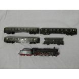 Marklin HO gauge - 4-6-2 locomotive and tender and four green carriages