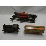Hornby 0 gauge - Southern clockwork tank engine and two goods wagons with track (af)