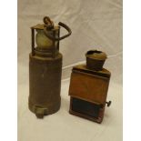 An old painted metal cylindrical hand lamp and a painted metal signalling-style lamp (2) (af)