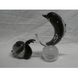 A Murano glass figure of a snail and similar dolphin (2)