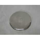 A ladies silver circular compact with engine turned decoration,