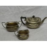 An Edward VII silver three-piece tea set comprising oval teapot with gradrooned decoration and