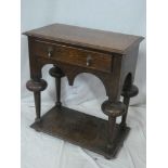 A good quality oak rectangular William and Mary-style side table,