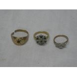 A 9ct gold dress ring set garnet (damaged),