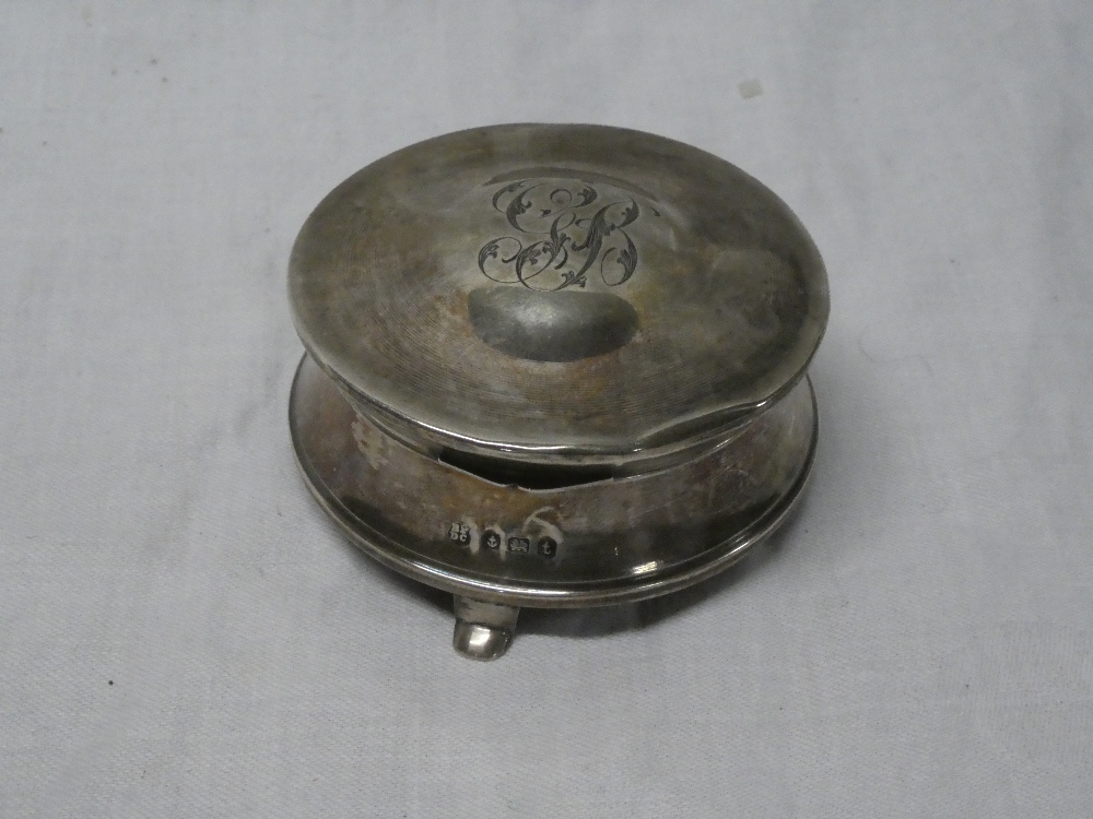 A George V silver circular ring box with hinged lid on tapered feet,