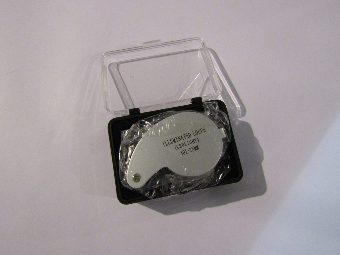 A 40x jeweller's loupe/magnifier with LED