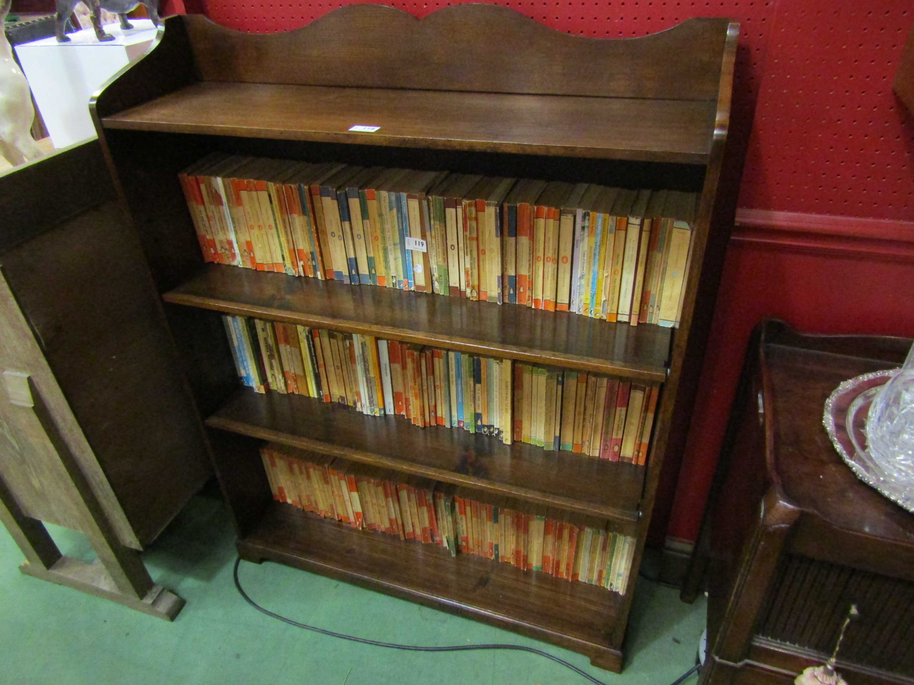 An Edwardian oak bookshelf with height adjustable shelves over a bracket foot plinth base,