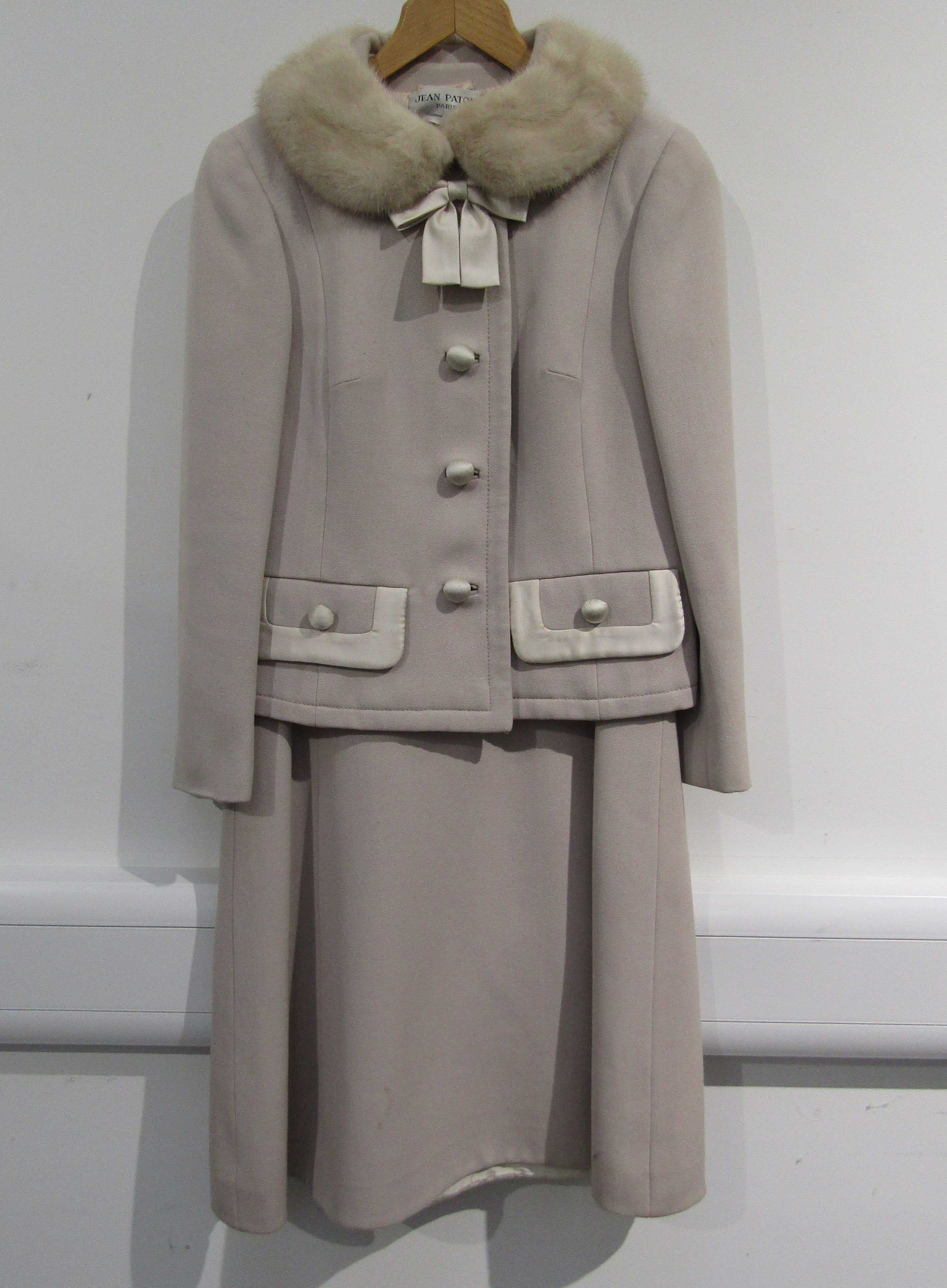 Jean Patou Paris classic light beige wool two piece dress and jacket suit, - Image 7 of 10