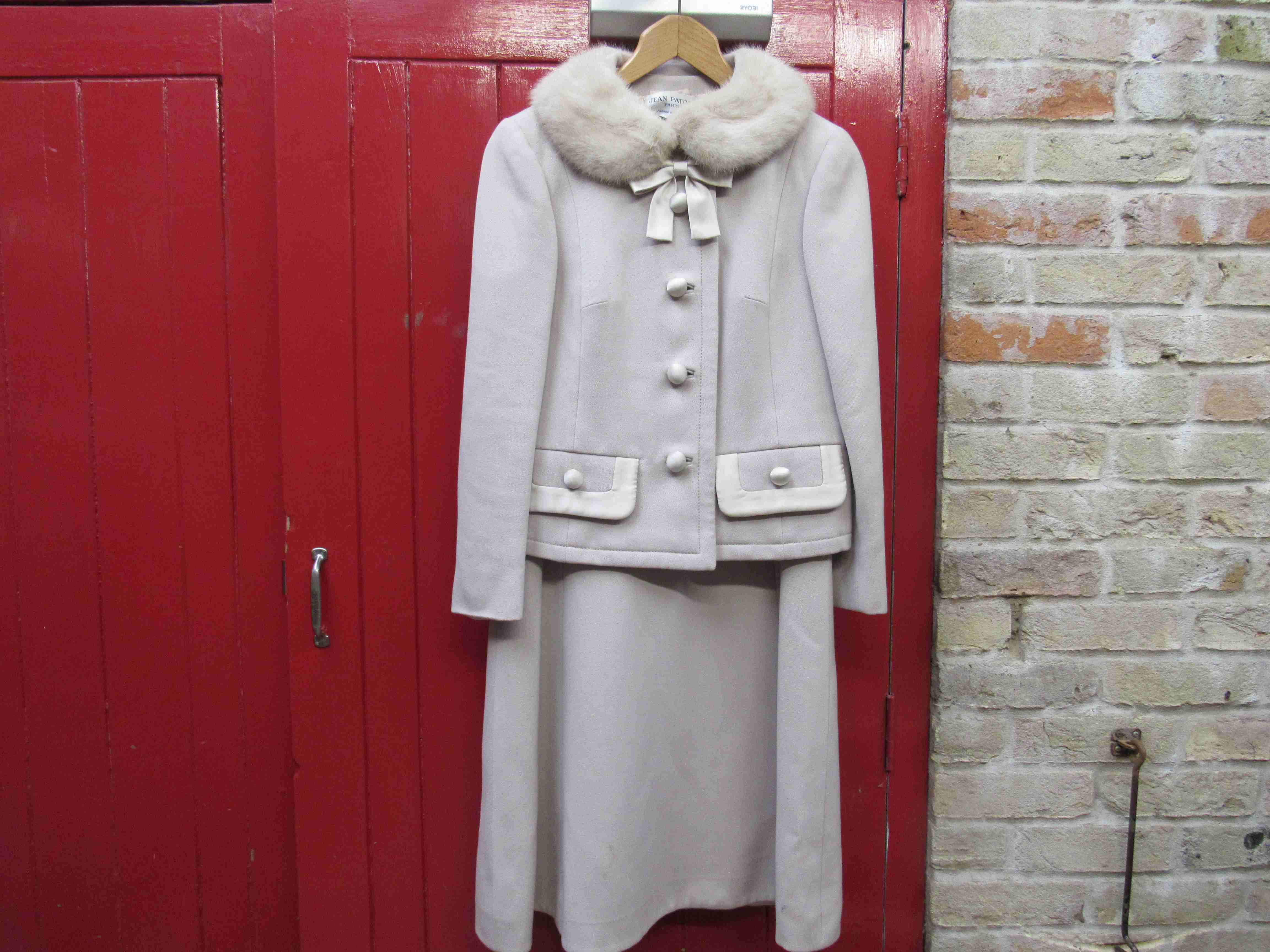 Jean Patou Paris classic light beige wool two piece dress and jacket suit, - Image 5 of 10