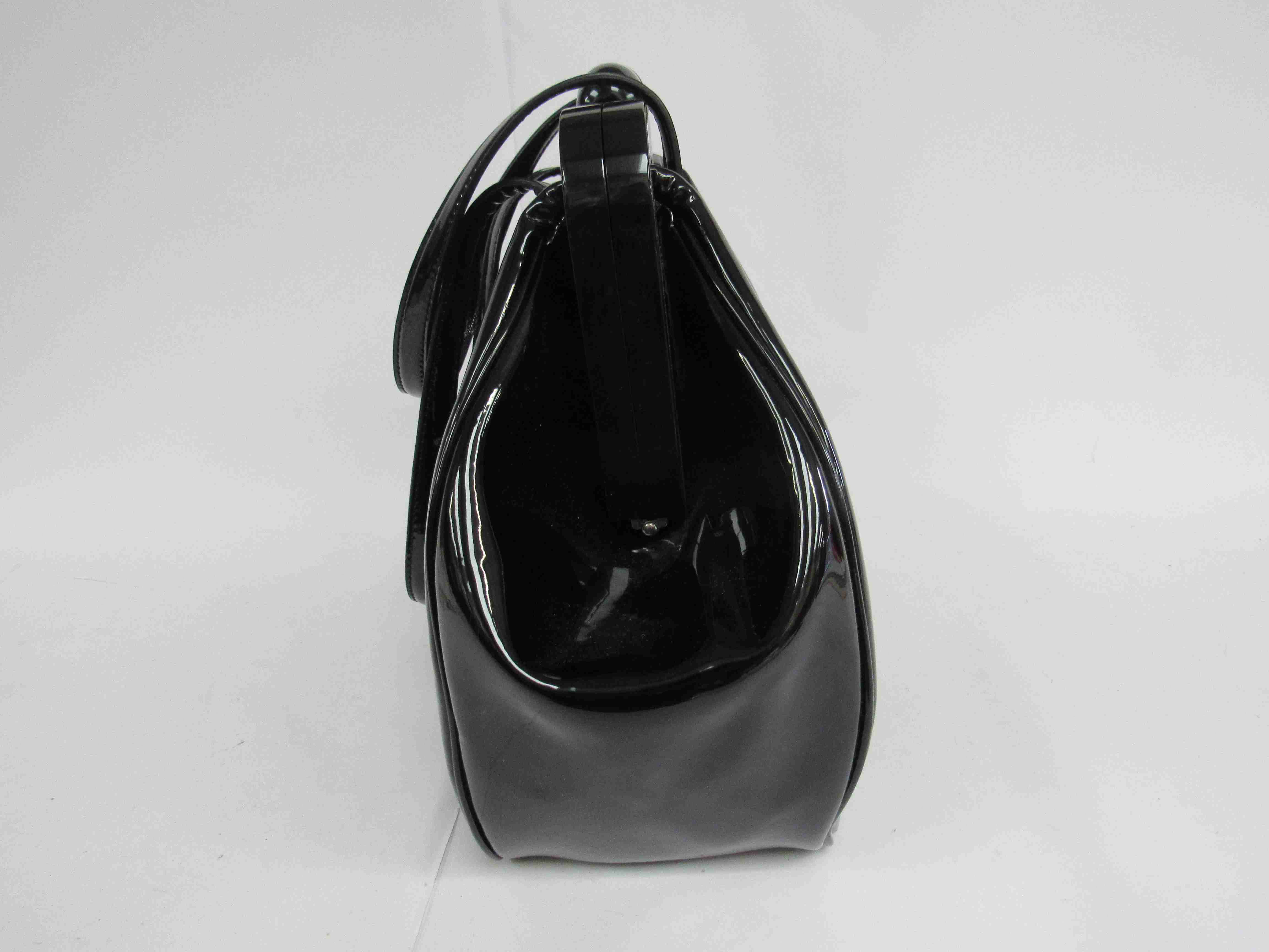 LULU GUINNESS large Pollyanna bag. This fabulous black bag has a patent leather body. - Image 7 of 14