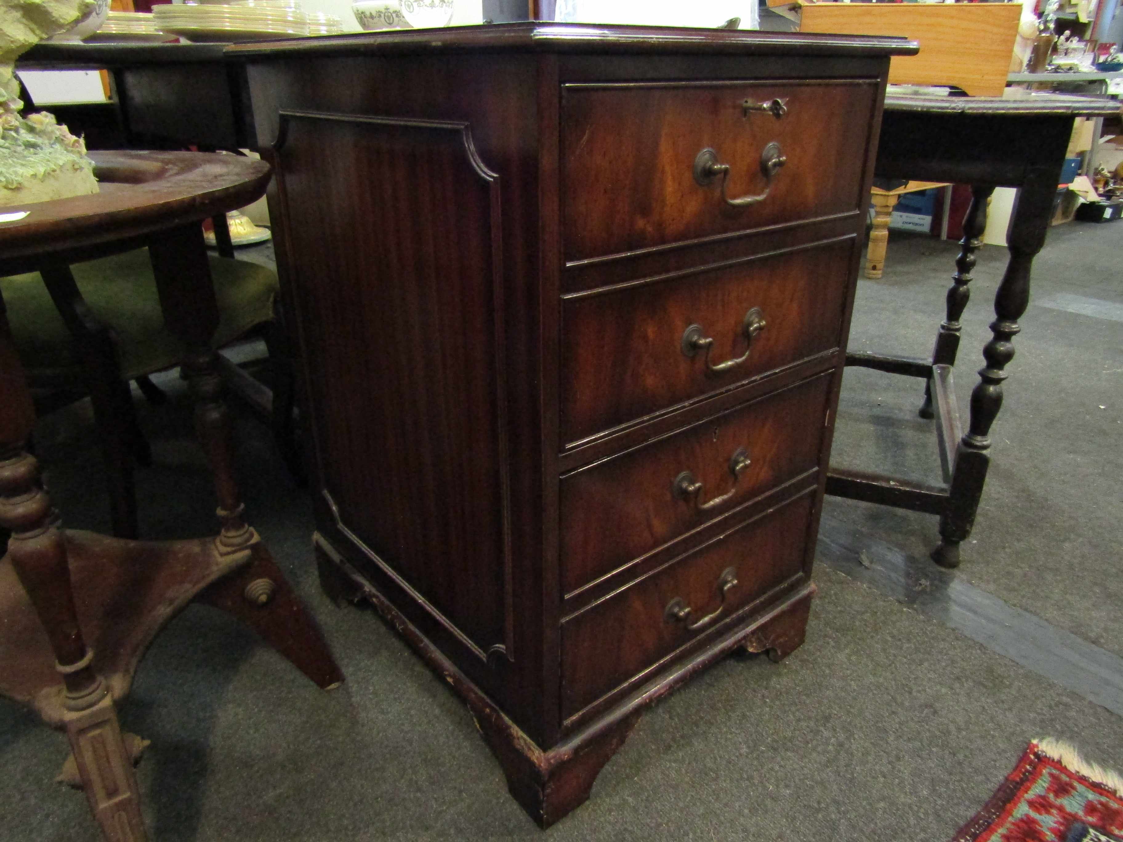 A Regency revival mahogany two drawer filing cabinet with tooled red leather top - Image 3 of 3