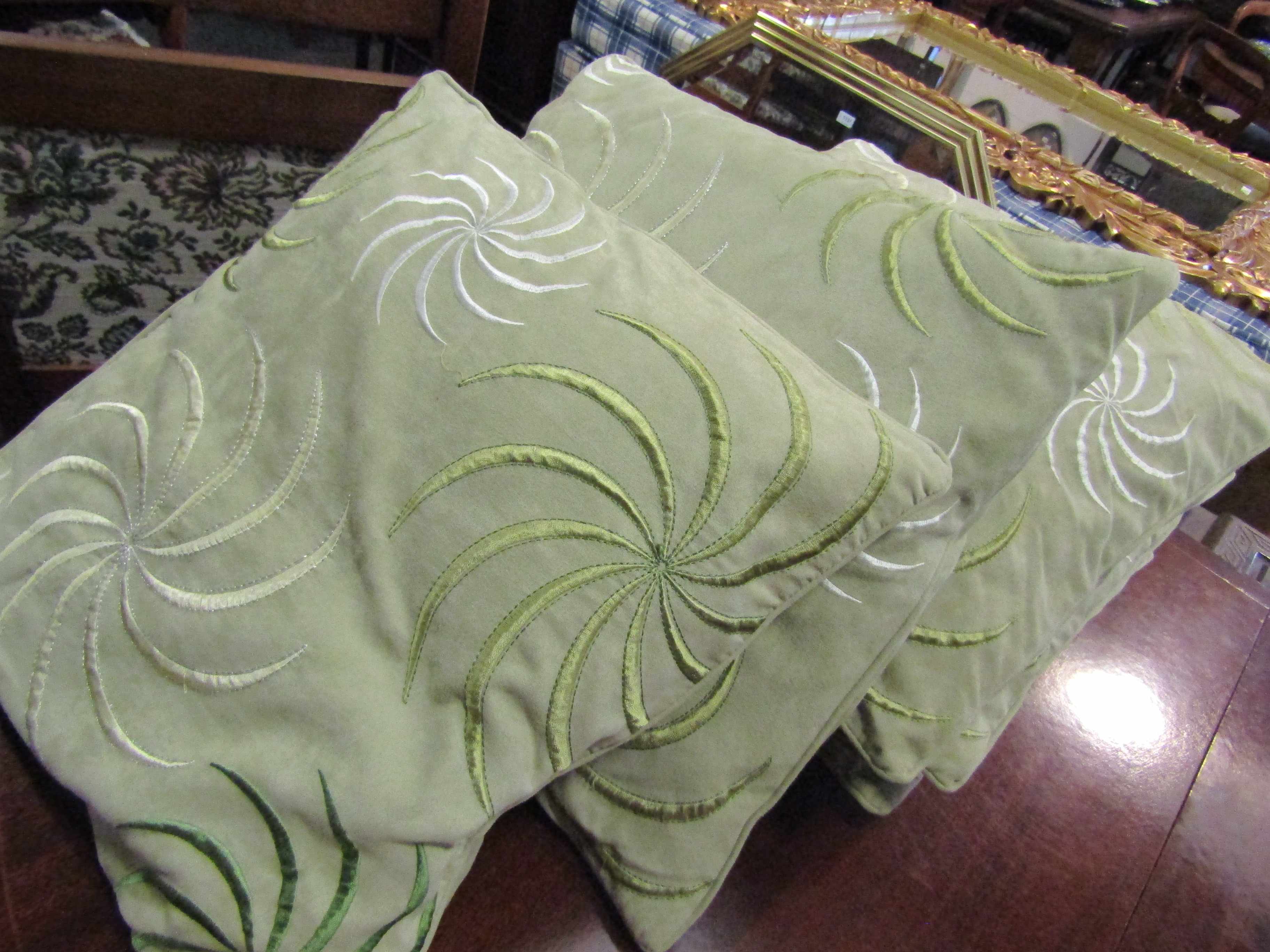 Five velour cushions with spiral design