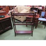 An Edwardian mahogany four bar towel rail with under shelf,