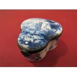 A Delft blue and white trefoil trinket box, hinged lid,