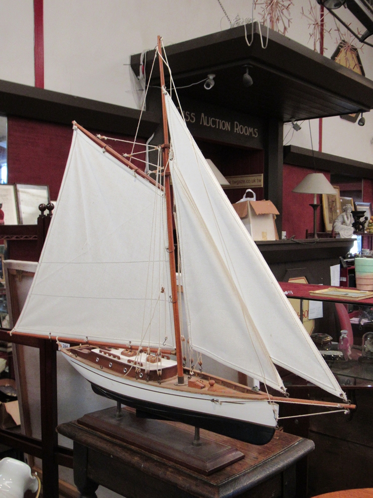 A wooden model yacht, - Image 3 of 3