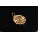 A 1915 gold half sovereign in pendant mount, 6.
