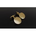 A pair of 18ct gold gentlemans cufflinks, lined design, 13.