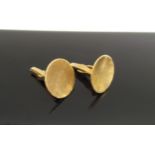 A pair of contempary 18ct gold gentlemans cufflinks, 12.