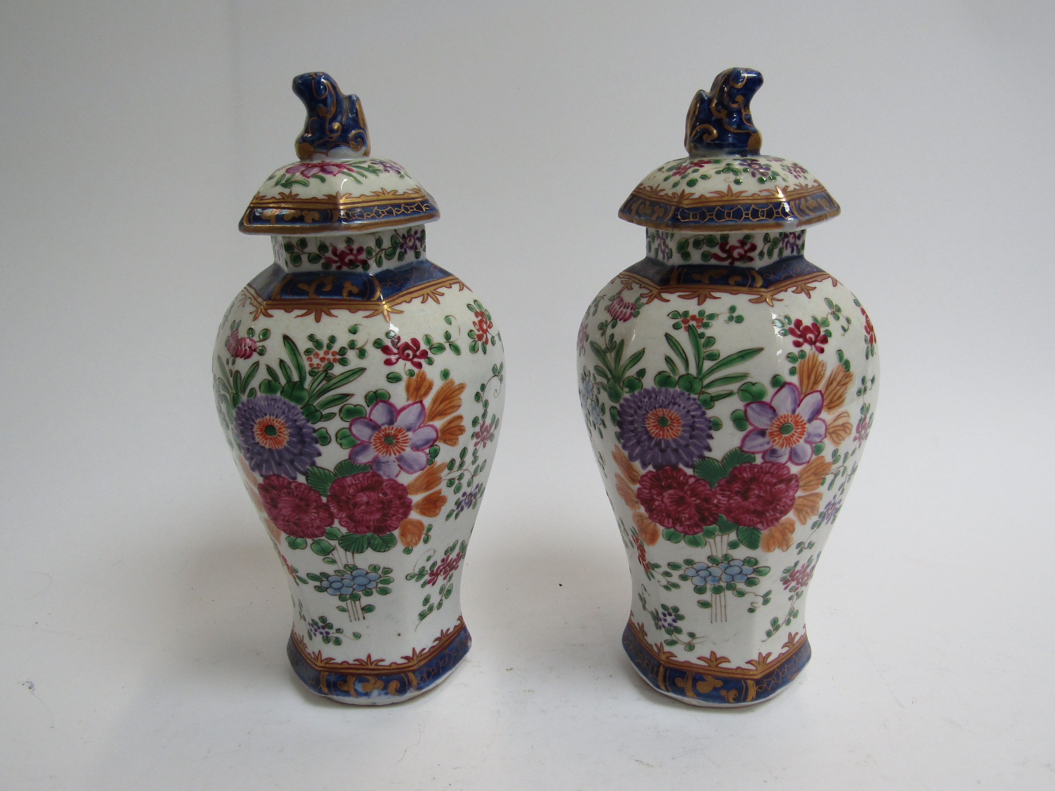 A pair of Oriental vases, 22. - Image 2 of 8