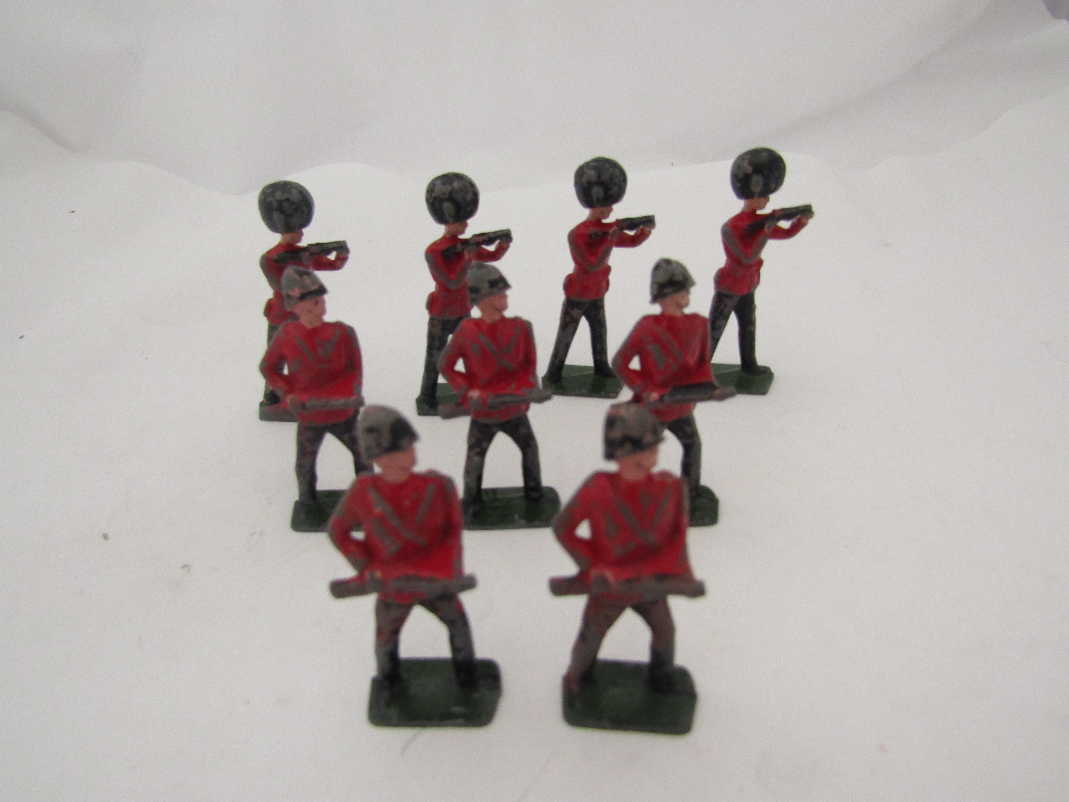 A small quantity of lead soldiers