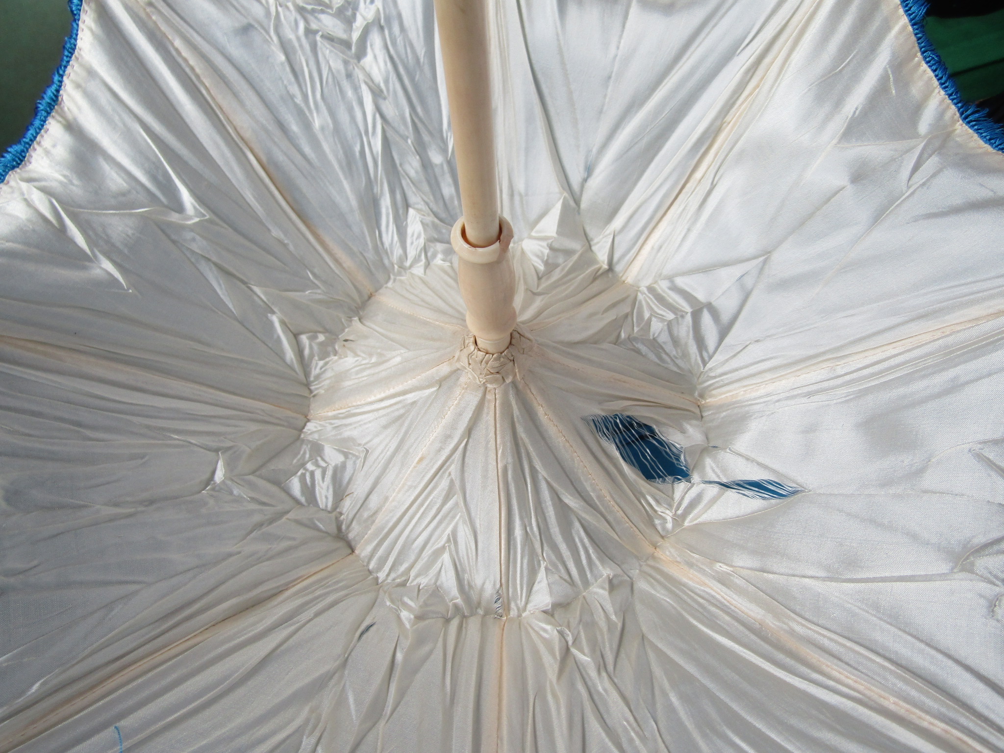 Two Victorian silk parasols, one in peacock blue, - Image 3 of 4