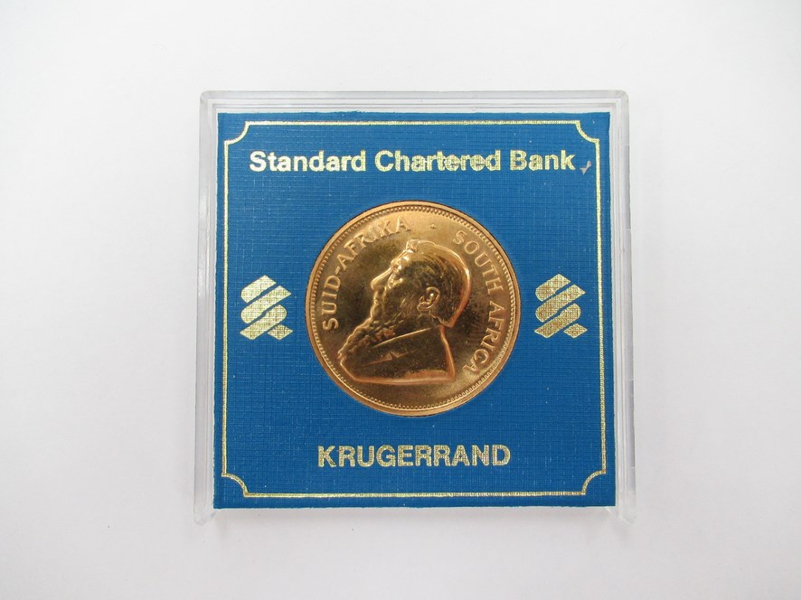 A 1981 South African Krugerrand with Chartered Bank plastic case - Image 3 of 3