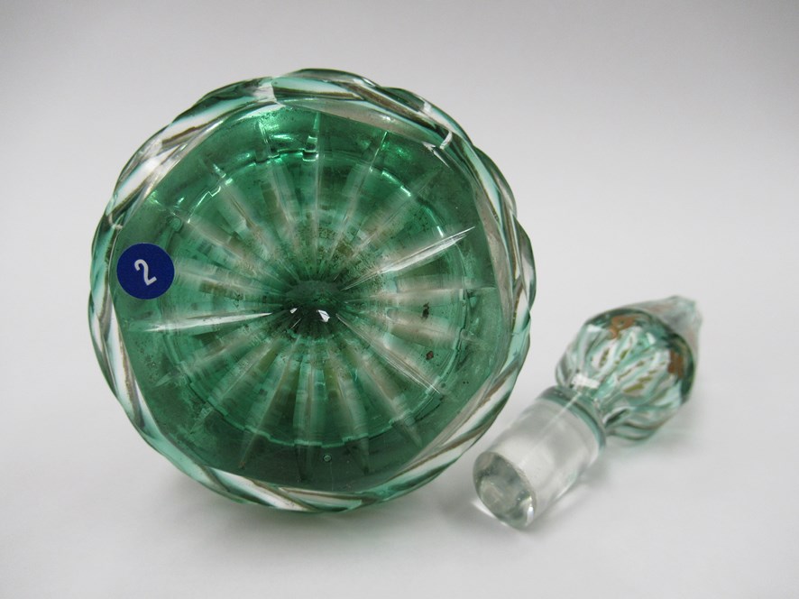 A Victorian cut green overlay clear glass scent bottle of panelled conical form with cushioned base - Image 4 of 4