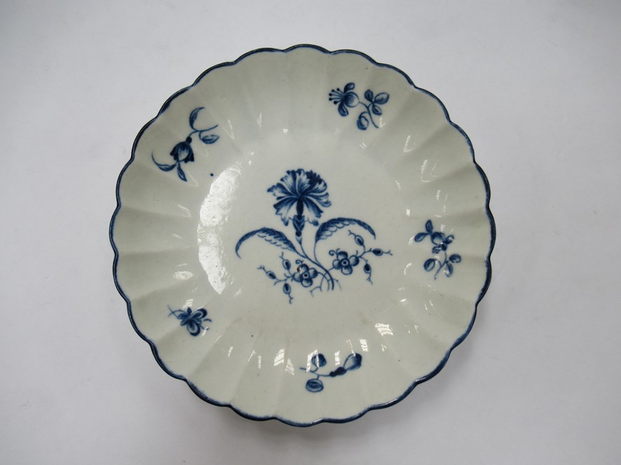 A First Period Worcester blue and white "Cornflower" pattern tea bowl and saucer - Image 2 of 3