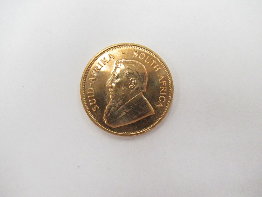 A 1981 South African Krugerrand with Chartered Bank plastic case - Image 2 of 3