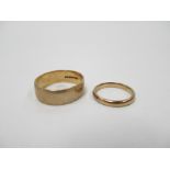 Two 9ct gold wedding bands, 6.