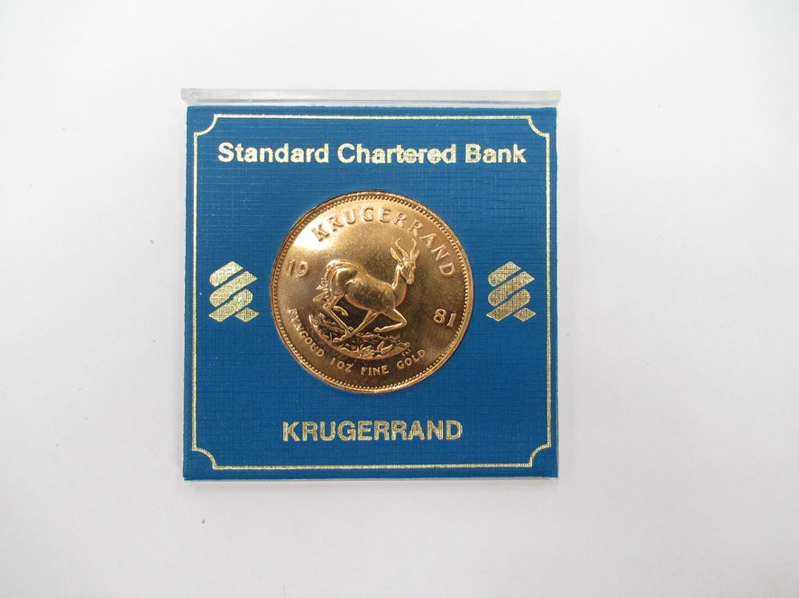 A 1981 South African Krugerrand with Chartered Bank plastic case - Image 3 of 3