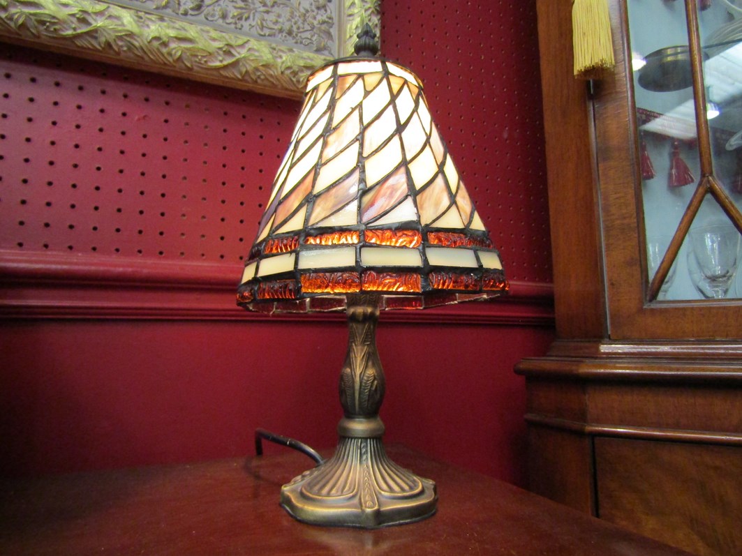 A pair of Tiffany style table lamps, - Image 2 of 2